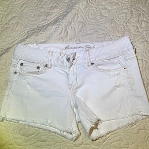 American Eagle Size 4 White Shorts